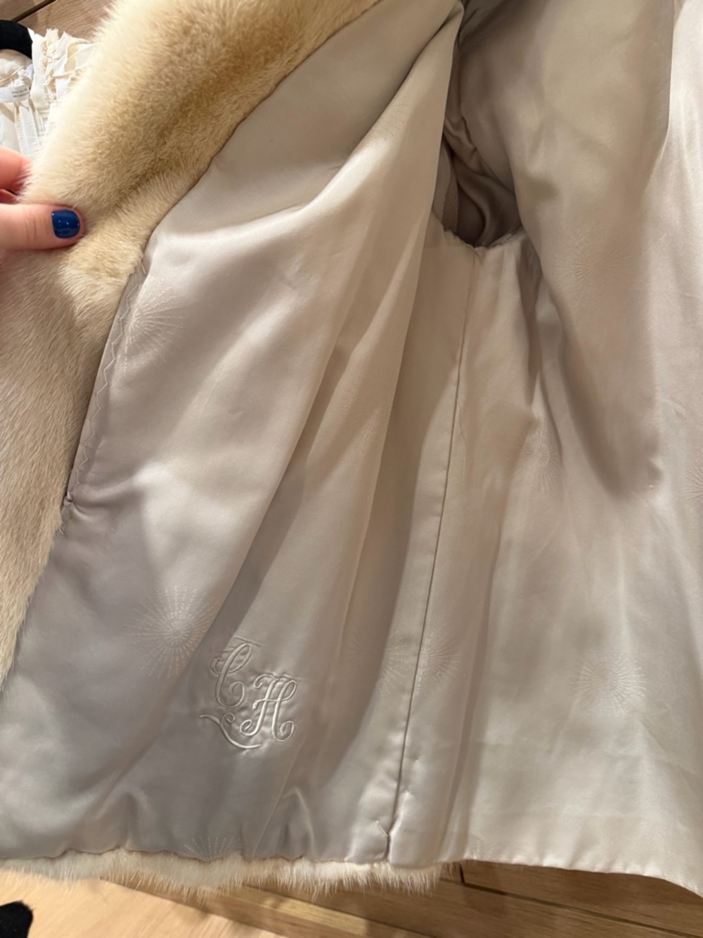 Harry Hakevetis Classic Cream Fur Coat - Women's Jacket - Picture 3 of 4